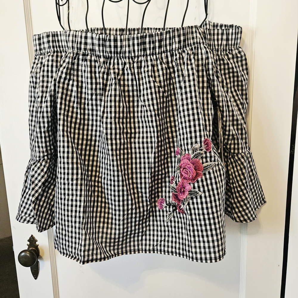 NWT IRIS BASIC Off the Shoulder Gingham Pink Floral Embroidered Top Juniors 3XL - Picture 2 of 3